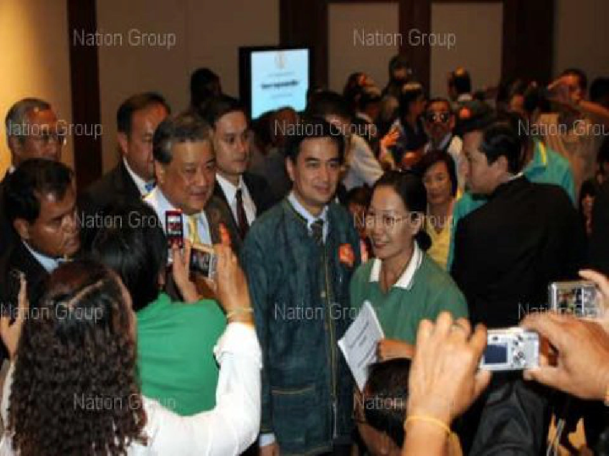 "อภิสิทธิ์"มอบนโยบายเศรษฐกิจพอเพียง