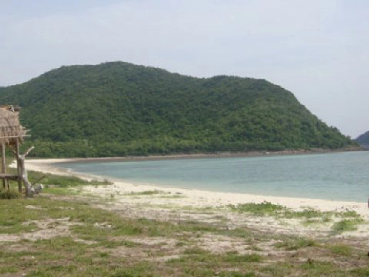 เกาะแสมสารที่ซ่อนตัวหาดลูกลม
เกาะแสมสารที่ซ่อนตัวหาดลูกลม