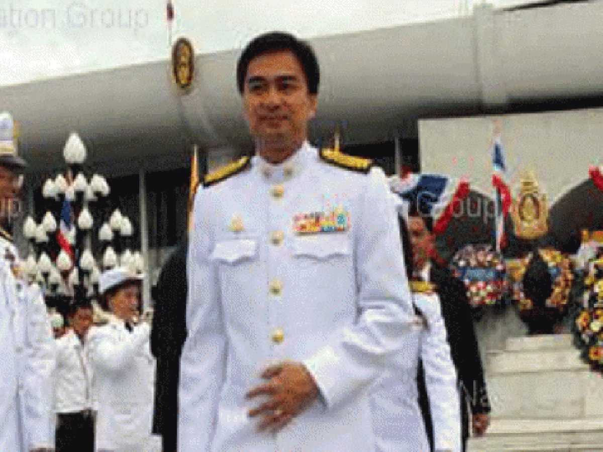 "อภิสิทธิ์"รับจับตานักธุรกิจหนุนเสื้อแดง "อภิสิทธิ์"รับจับตานักธุรกิจหนุนเสื้อแดง