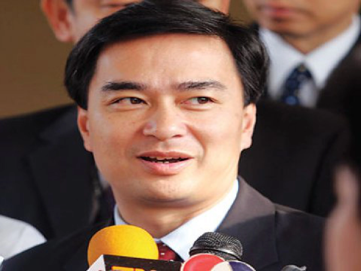 ภท.ยัดรถเมล์เข้าครม.อภิสิทธิ์ขวางลำ ภท.ยัดรถเมล์เข้าครม.อภิสิทธิ์ขวางลำ