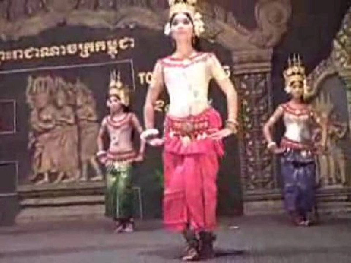 นางรำนครวัดต้นแบบรำไทย
