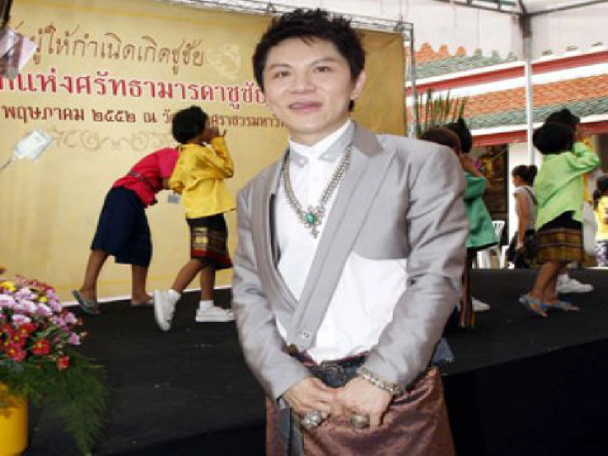 ตามรอยเพื่อนสนิท... ตามรอยเพื่อนสนิท...