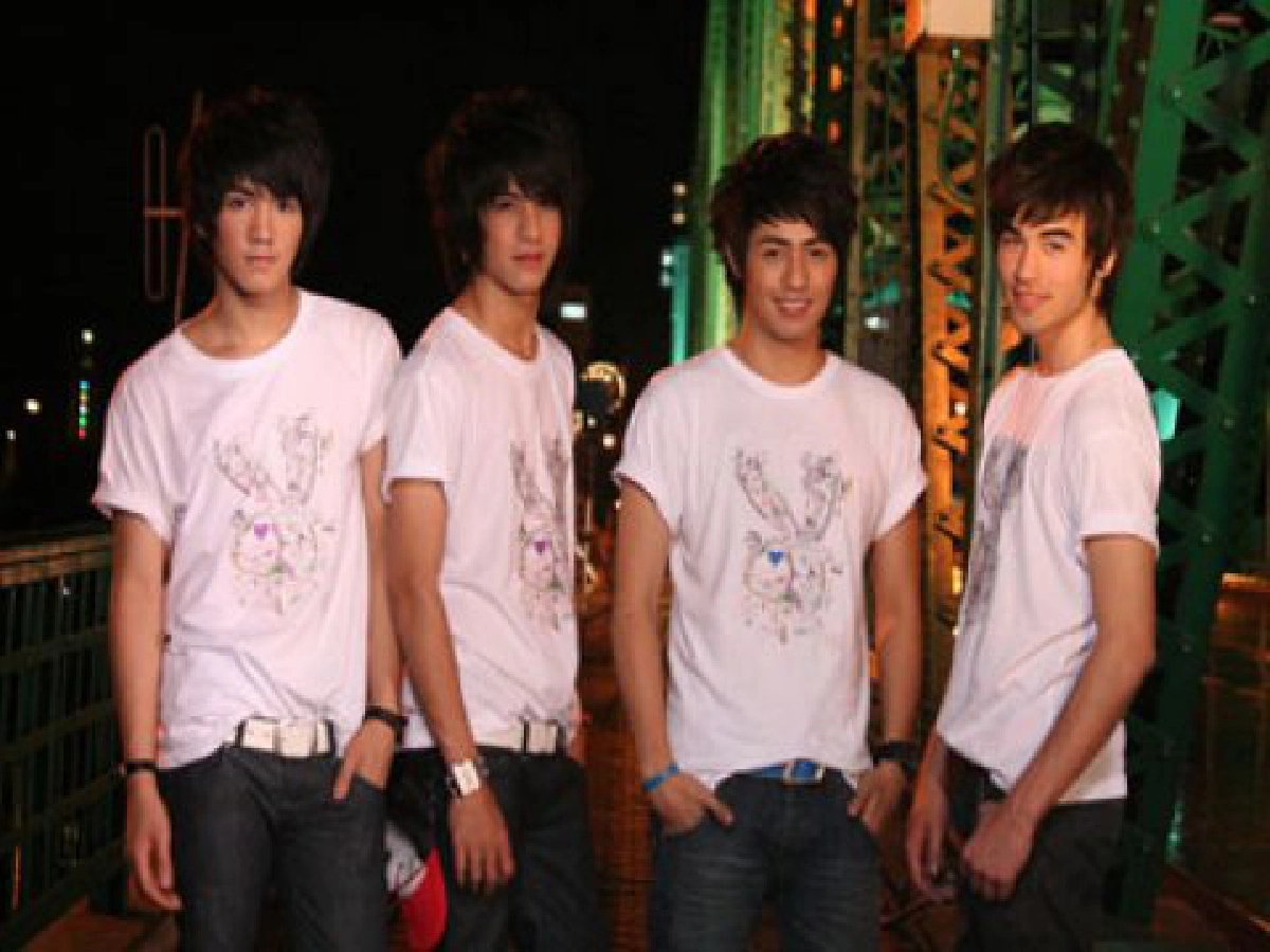 เม้าส์ เกร็งกระซิบข้างหู บัว
ในเอ็มวี เหงาจังเลย
เม้าส์ เกร็งกระซิบข้างหู บัว
ในเอ็มวี เหงาจังเลย