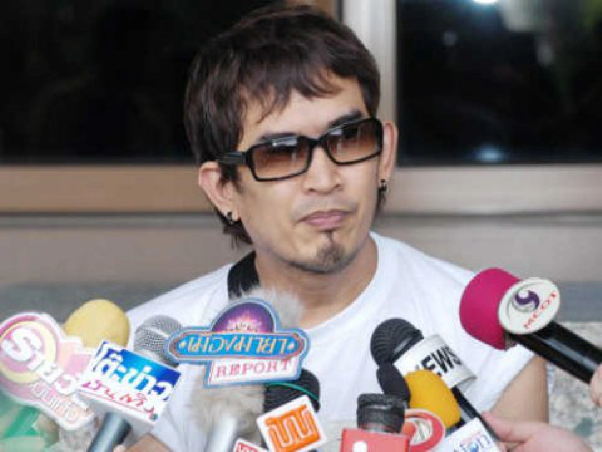 ตบมามีเตะกลับ
"พจน์" ยันด่าอีกฟ้องแน่ ตบมามีเตะกลับ
"พจน์" ยันด่าอีกฟ้องแน่