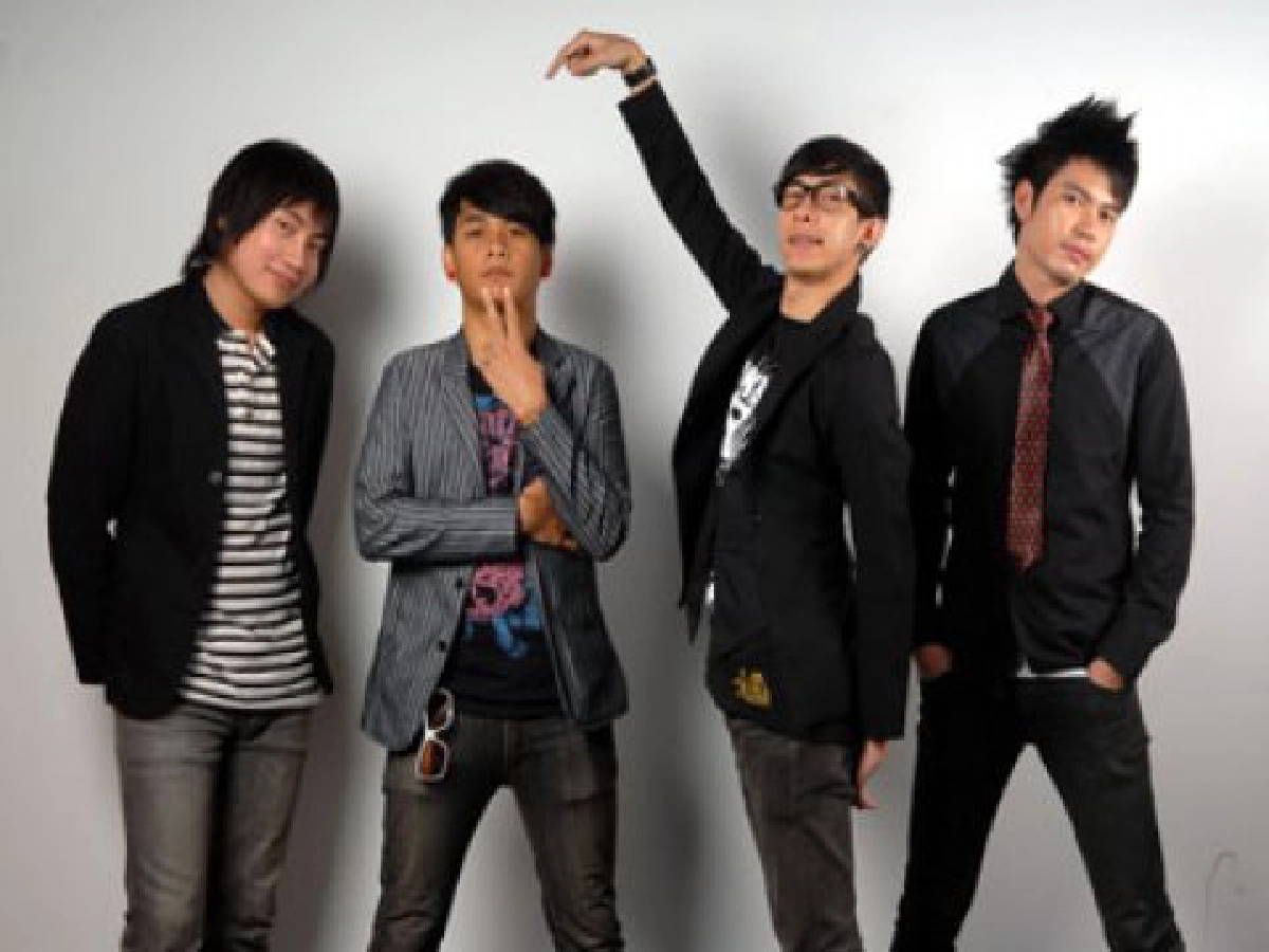 สัมผัสบทพิสูจน์หลังเวที 
ของสี่หนุ่ม เซอร์เคิล 22

