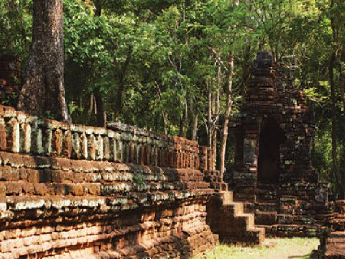 อุทยานประวัติศาสตร์กำแพงเพชร
เมืองศิลาแลงโบราณใต้เงาไม้ใหญ่ อุทยานประวัติศาสตร์กำแพงเพชร
เมืองศิลาแลงโบราณใต้เงาไม้ใหญ่