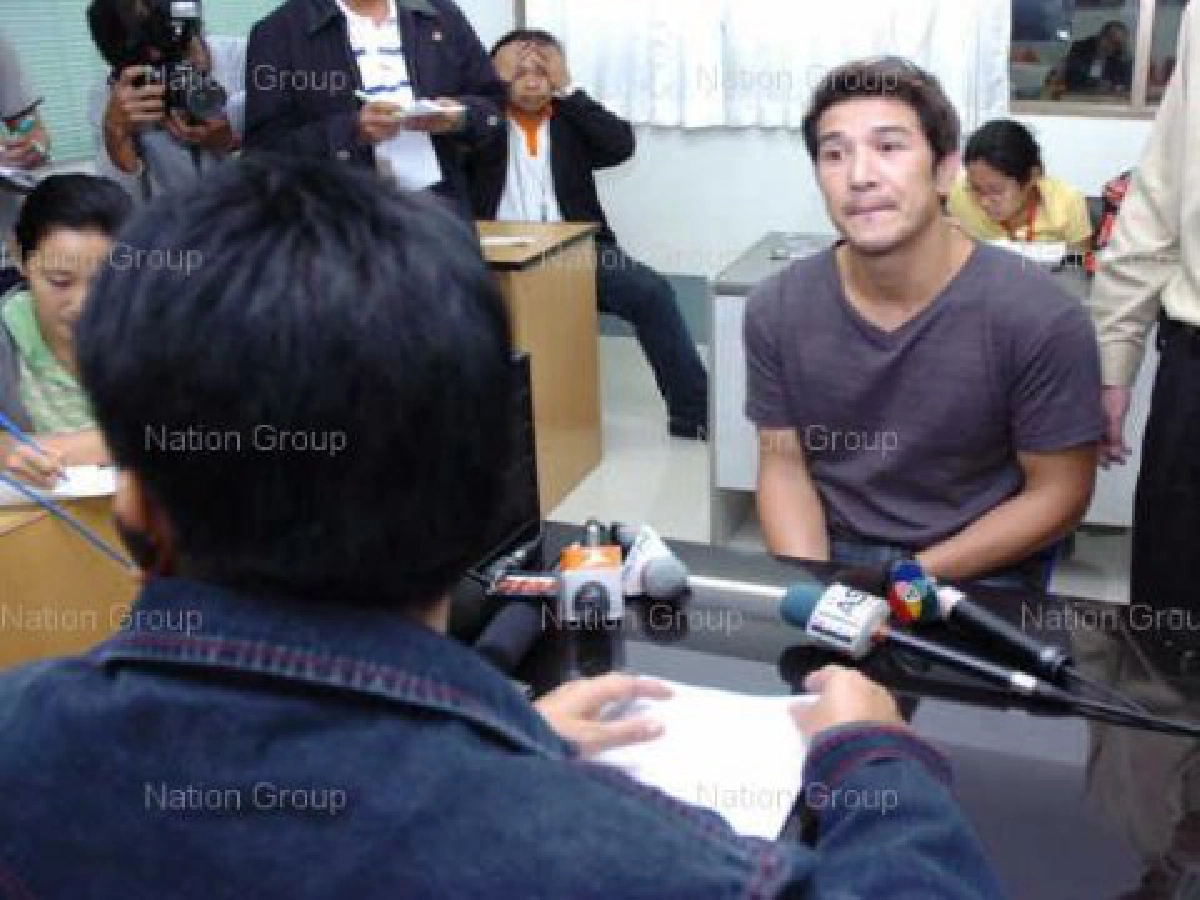 จับ"เมธี อมรวุฒิกุล"ดาราสีแดงขัดพ.ร.ก. จับ"เมธี อมรวุฒิกุล"ดาราสีแดงขัดพ.ร.ก.