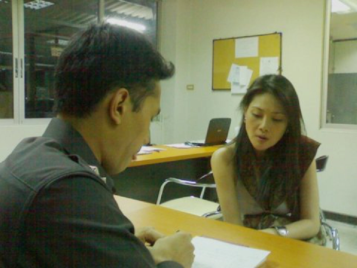 "โยโกะ"โร่แจ้งตำรวจเครื่องเพชรหาย "โยโกะ"โร่แจ้งตำรวจเครื่องเพชรหาย