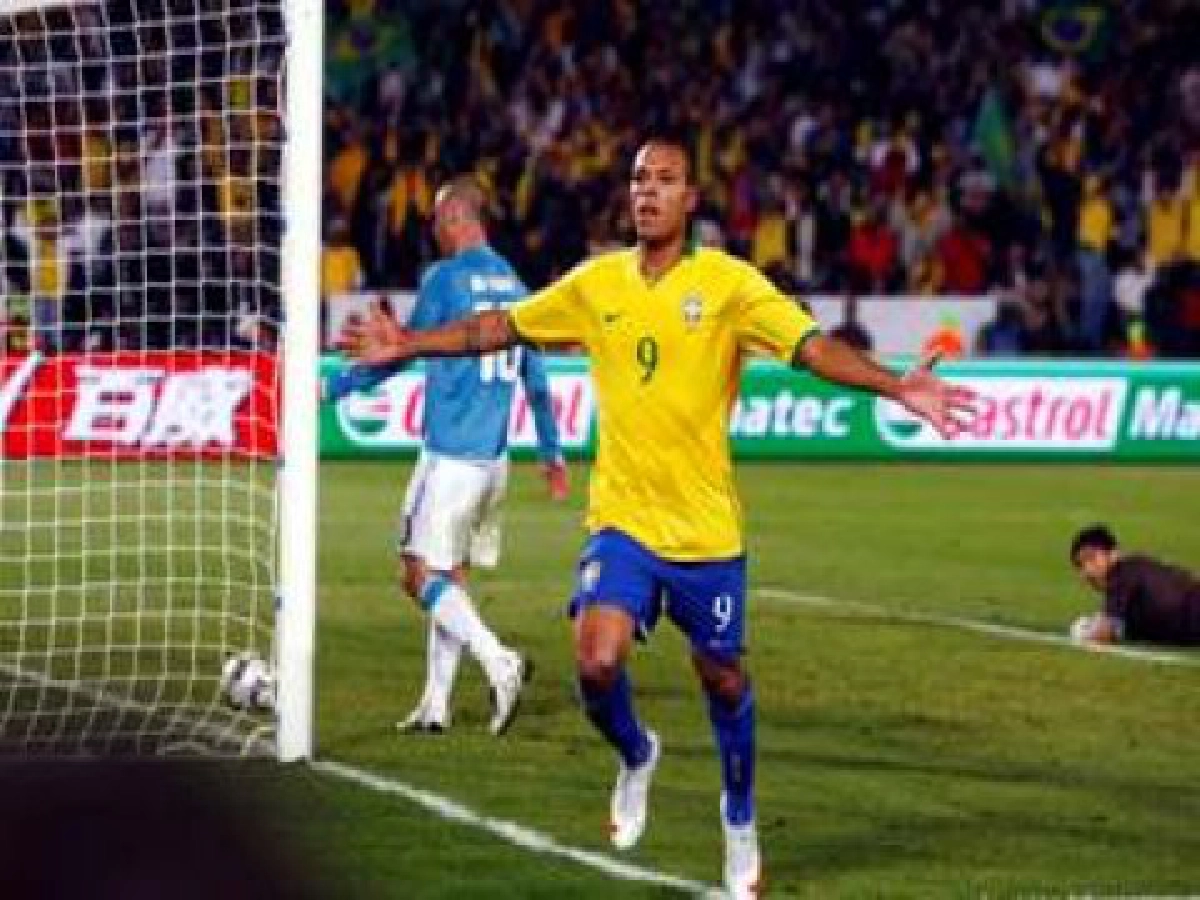 "บราซิล"ฟอร์มเทพไล่ถล่ม"อิตาลี"3-0