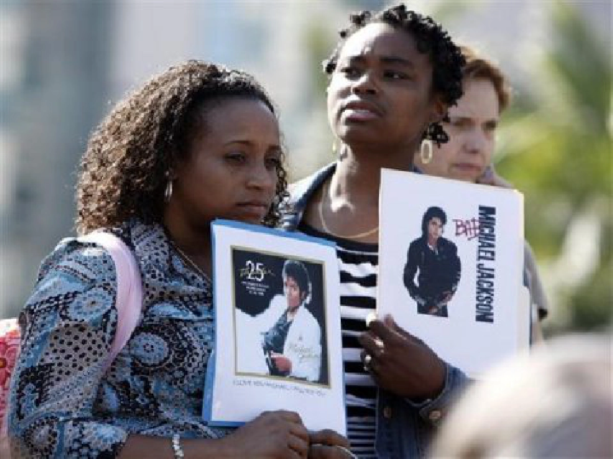 ของใช้"แจ็คสัน"พุ่ง-นักสะสมแห่ประมูล