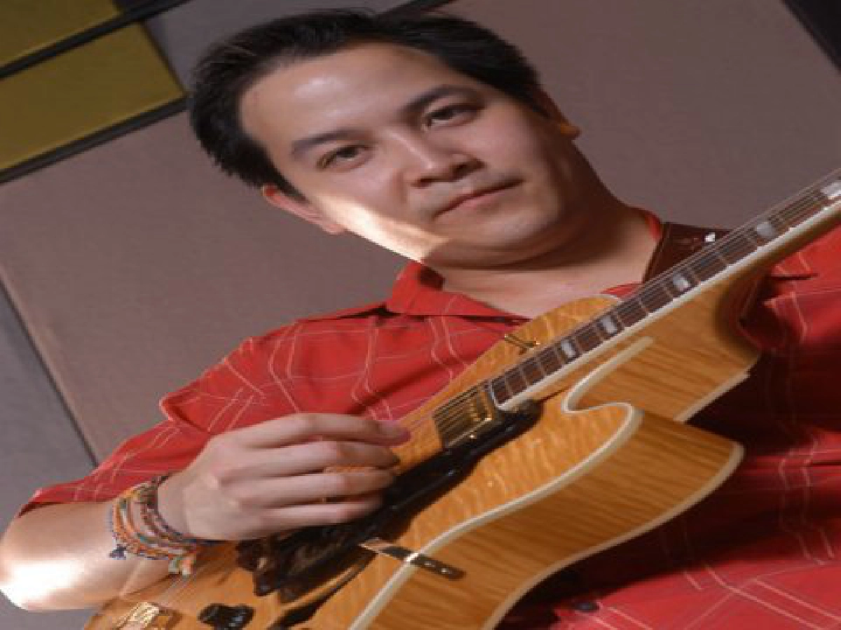 กวนเพลงให้น้ำใส - จุดประกาย คอนเสิร์ต ซีรีส์ # 33
ช้างต้น กุญชร ณ อยุธยา
กวนเพลงให้น้ำใส - จุดประกาย คอนเสิร์ต ซีรีส์ # 33
ช้างต้น กุญชร ณ อยุธยา