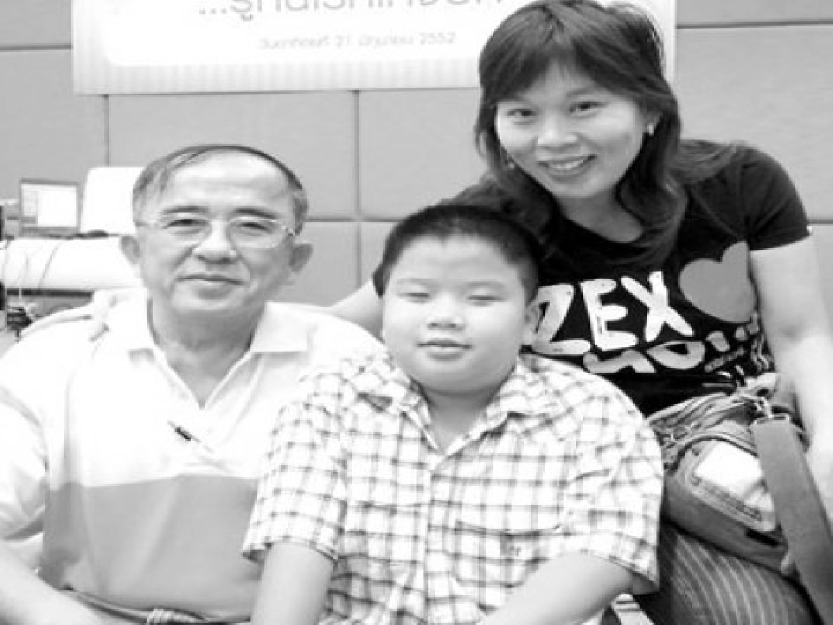 ครอบครัวสุขสันต์แปรงฟันถูกวิธีช่วยให้ฟันดีๆอยู่กับเรายาวนานขึ้น ครอบครัวสุขสันต์แปรงฟันถูกวิธีช่วยให้ฟันดีๆอยู่กับเรายาวนานขึ้น