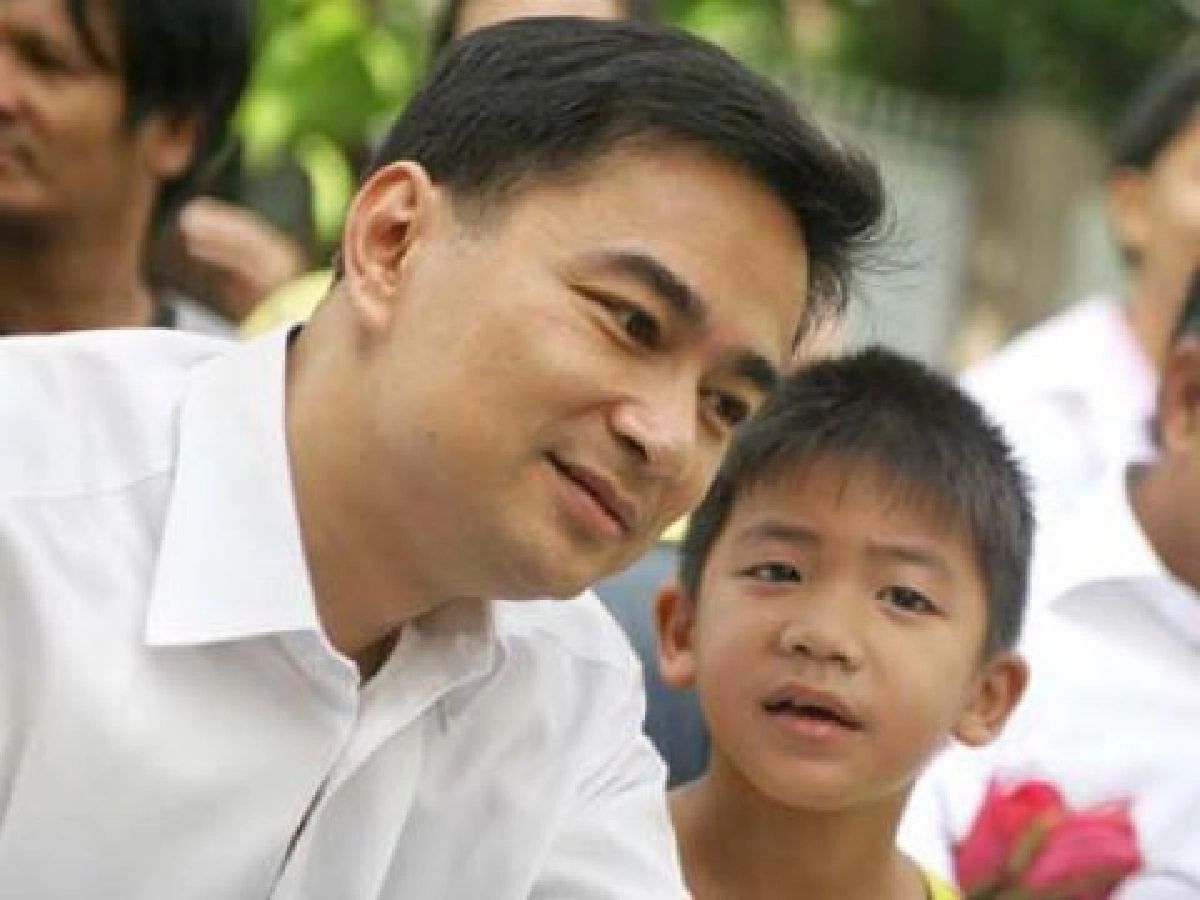 "อภิสิทธิ์"ชูประชานิยมเรียนฟรี-เบี้ยชรา "อภิสิทธิ์"ชูประชานิยมเรียนฟรี-เบี้ยชรา