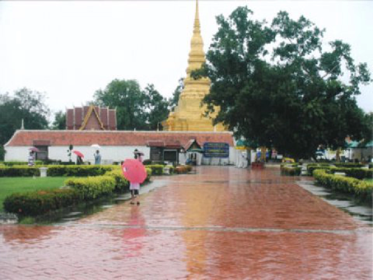 ศิลป์แห่งแผ่นดิน - ไหว้พระธาตุกลางสายฝน
ศิลป์แห่งแผ่นดิน - ไหว้พระธาตุกลางสายฝน