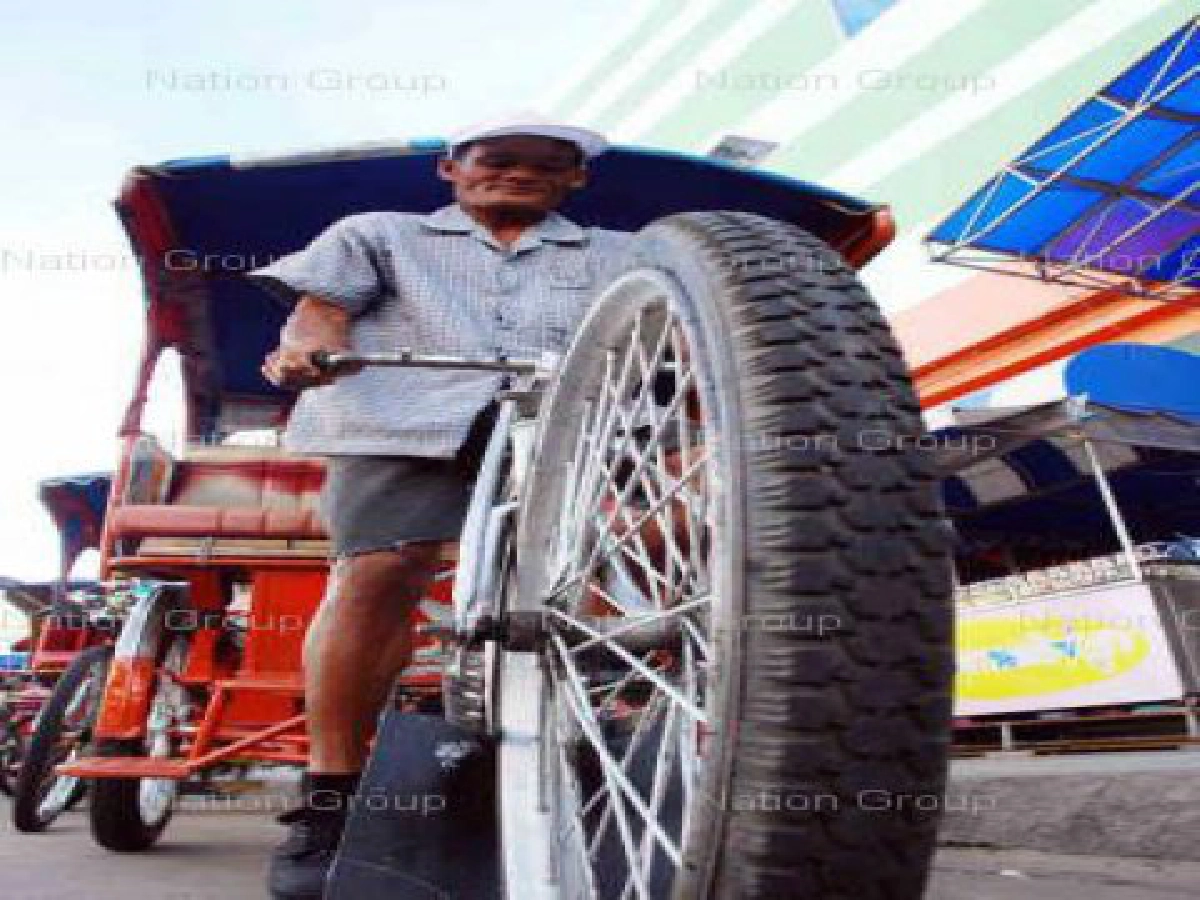 ลมหายใจแผ่วๆ "สามล้อศรีลำดวน"
ไร้ผู้โดยสาร-หมดแรงขา-สิ้นแรงใจ
