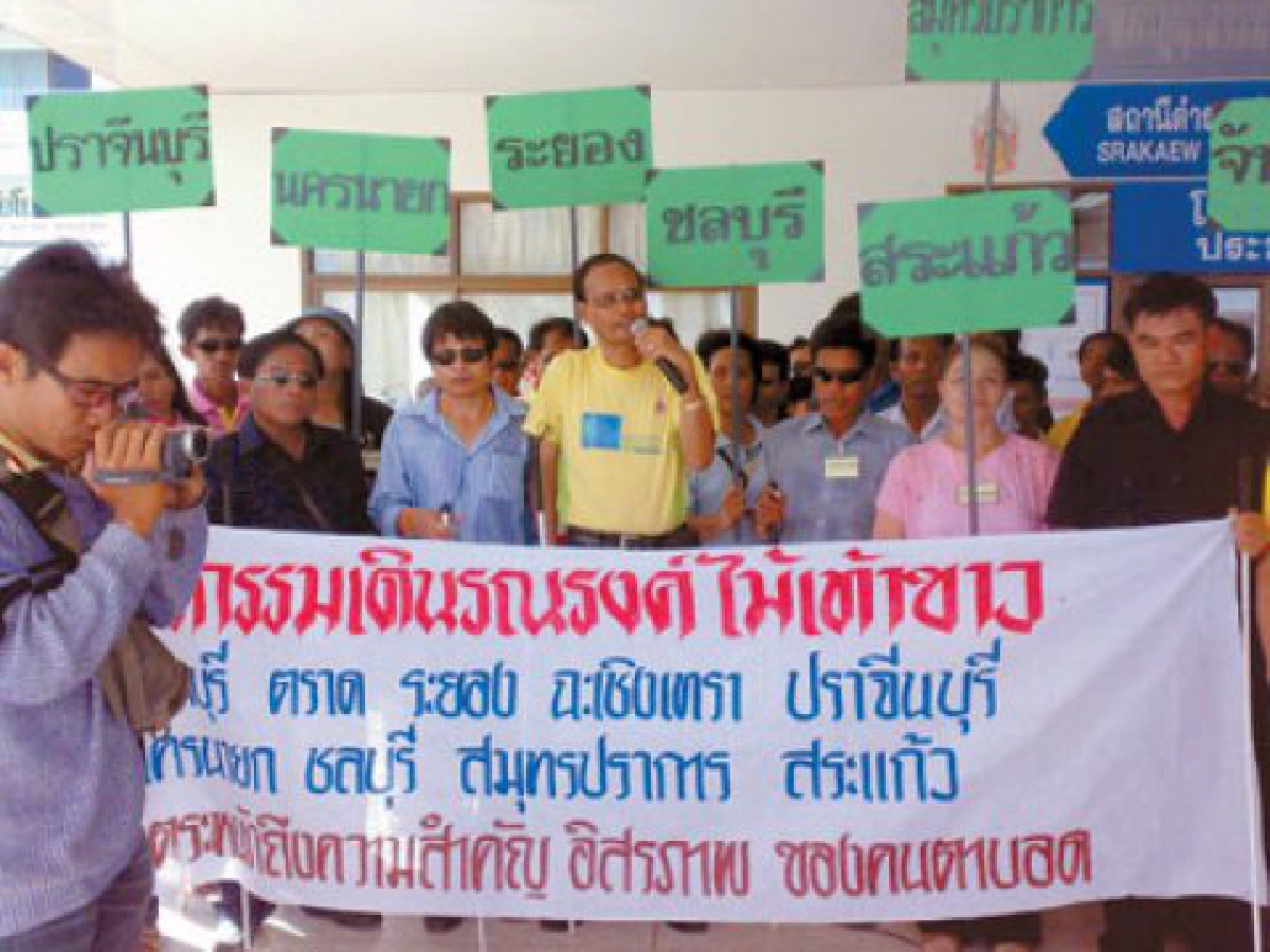 ยึดมั่นชีวิตต้องเดินหน้าต่อไป
สูตรสำเร็จ "สายแจ้ง รื่นกลิ่น"
               
