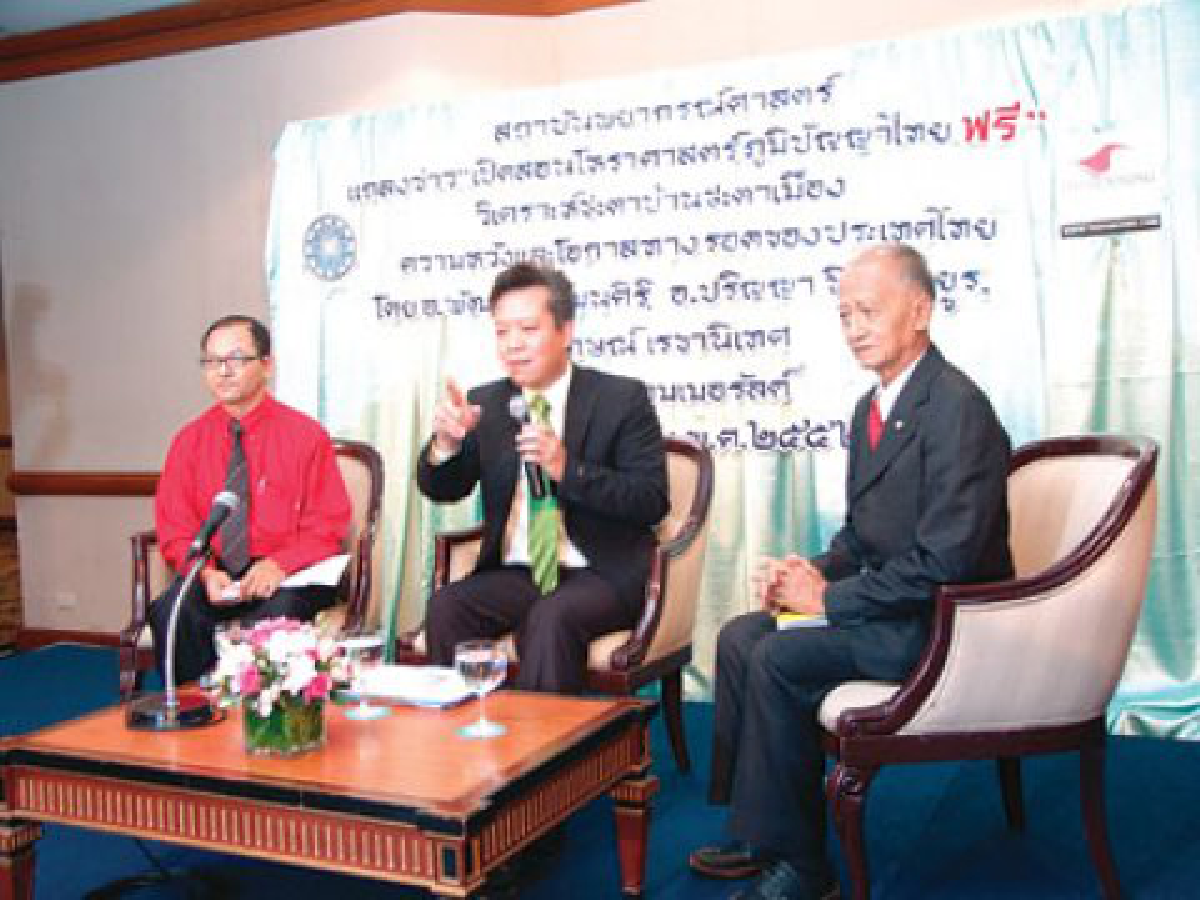 อ.พัฒนา พัฒนศิริ
กับ...มหัศจรรย์แห่งคำทำนายของพ่อค้า
อ.พัฒนา พัฒนศิริ
กับ...มหัศจรรย์แห่งคำทำนายของพ่อค้า