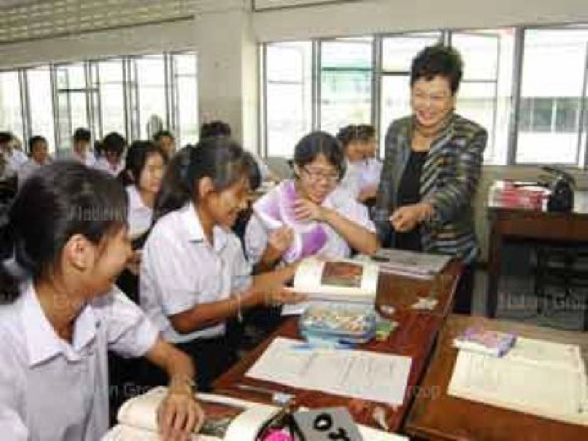 ครู-ครอบครัว-หนังสือบ่มเพาะเด็กรักษ์ภาษาไทย ครู-ครอบครัว-หนังสือบ่มเพาะเด็กรักษ์ภาษาไทย