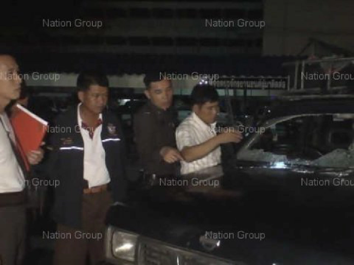 ปาหินใส่รถบรรทุกก่อนปล้นทรัพย์4หมื่น ปาหินใส่รถบรรทุกก่อนปล้นทรัพย์4หมื่น