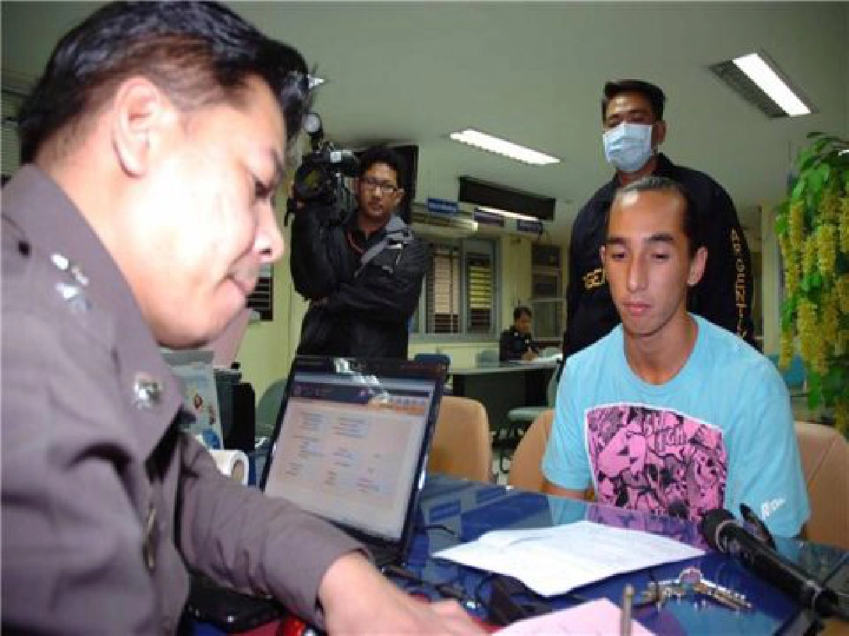 จับนักร้องดัง"อนัน อันวา"เมาแล้วขับ
จับนักร้องดัง"อนัน อันวา"เมาแล้วขับ
