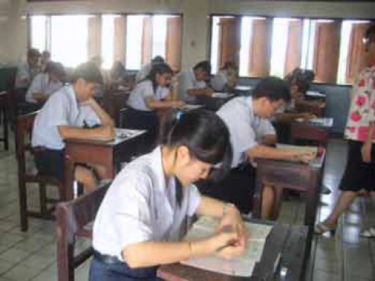 จบม.4 สอบแกต-แพตร.ร.กวดวิชารวยขึ้น!- พ่อแม่จนลง! จบม.4 สอบแกต-แพตร.ร.กวดวิชารวยขึ้น!- พ่อแม่จนลง!