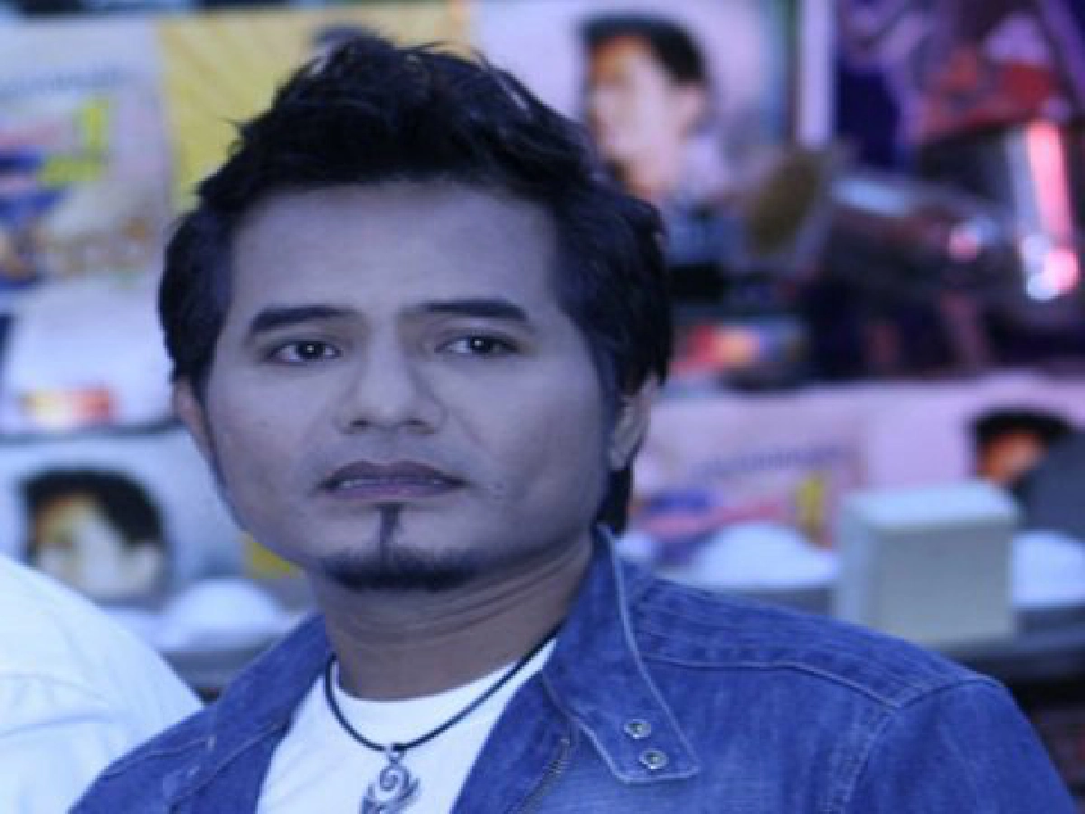 แซ่ดทะลุทุ่ง (ศุกร์ที่ 31 กค.52)
แซ่ดทะลุทุ่ง (ศุกร์ที่ 31 กค.52)