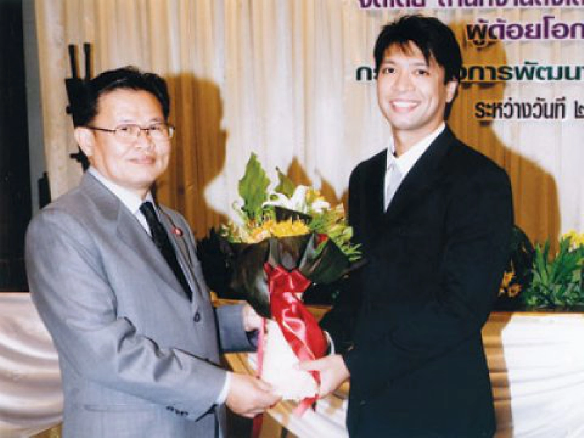 เสิร์ฟข่าวเม้าท์แตก (อังคารที่ 4 ส.ค.52)
เสิร์ฟข่าวเม้าท์แตก (อังคารที่ 4 ส.ค.52)