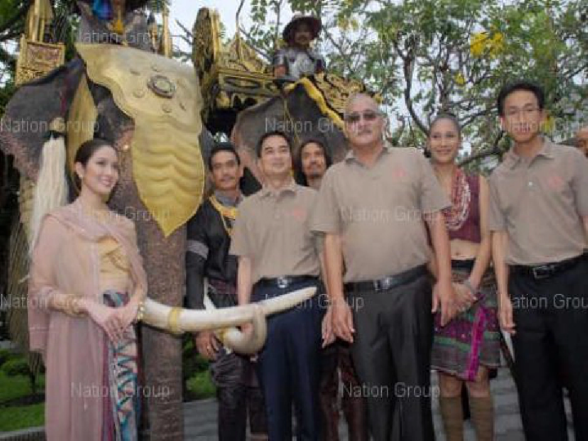 "อภิสิทธิ์แจงรัฐให้งบสร้างหนังนเรศวร 