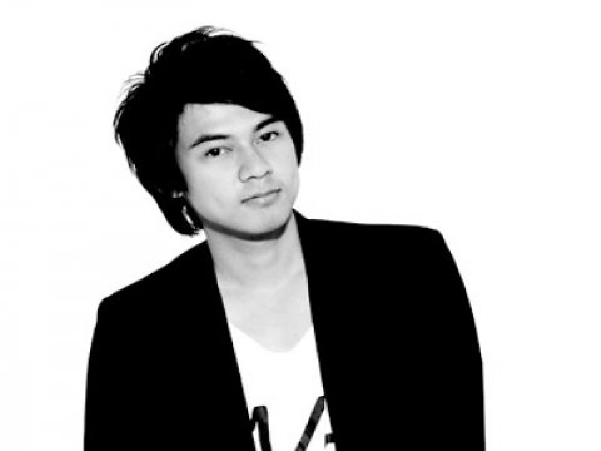 "บลู" เปิดมิติมองมุมใหม่ "แดน"
อัลบั้มเดี่ยวครั้งแรกในชีวิต
"บลู" เปิดมิติมองมุมใหม่ "แดน"
อัลบั้มเดี่ยวครั้งแรกในชีวิต