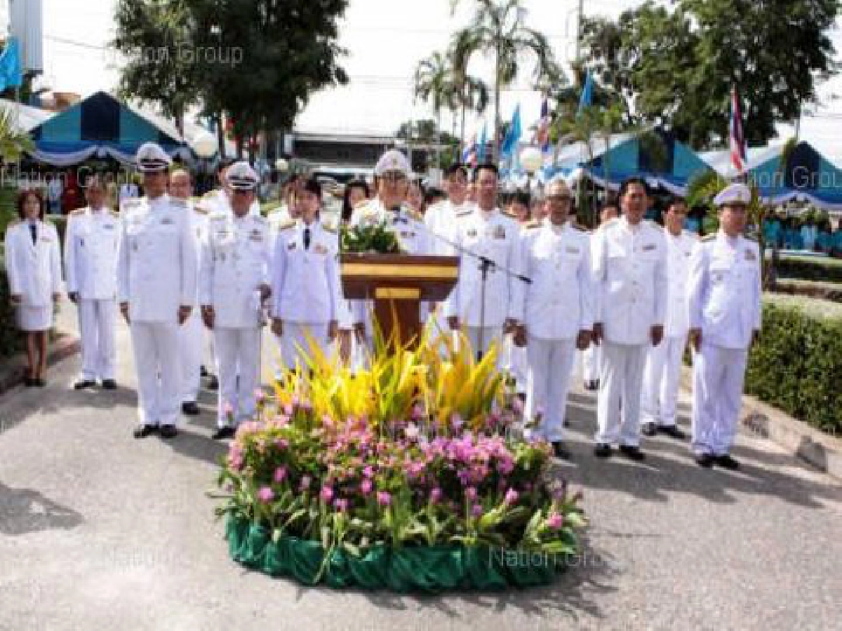 พสกนิกรทั่วไทยถวายพระพร"พระราชินี"