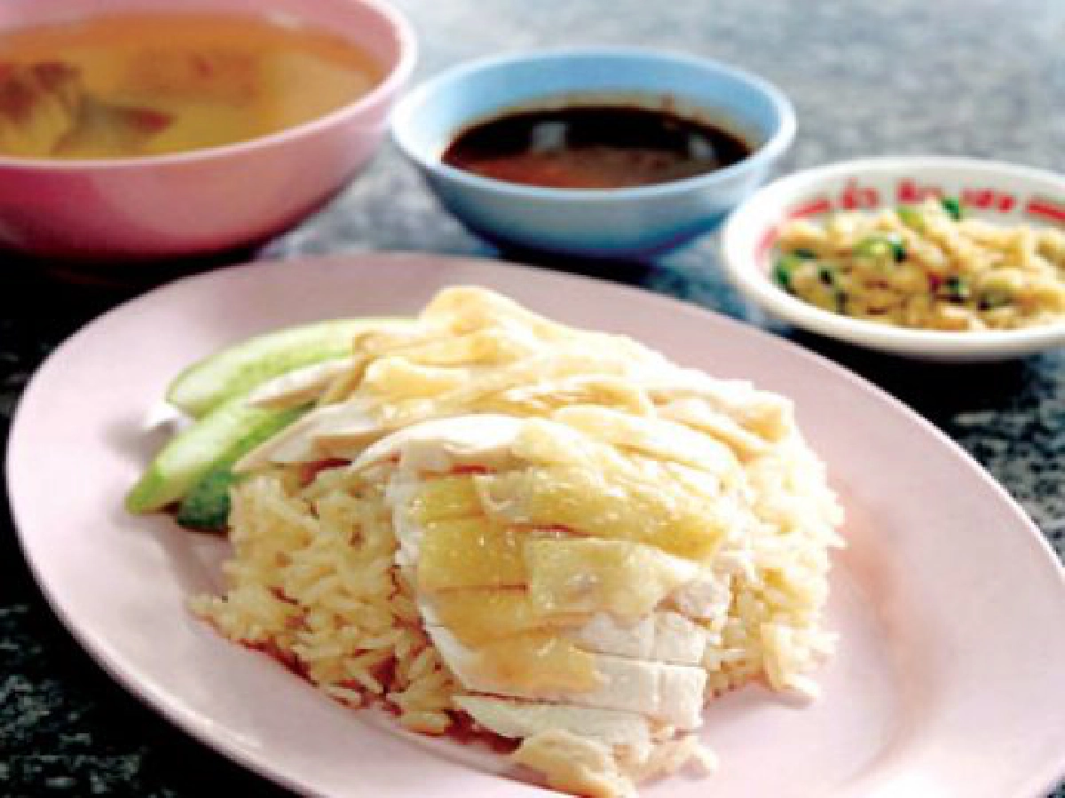 จานเด่น-"น้อง" ผูกพัน "ข้าวมันไก่ สามย่าน" จานเด่น-"น้อง" ผูกพัน "ข้าวมันไก่ สามย่าน"