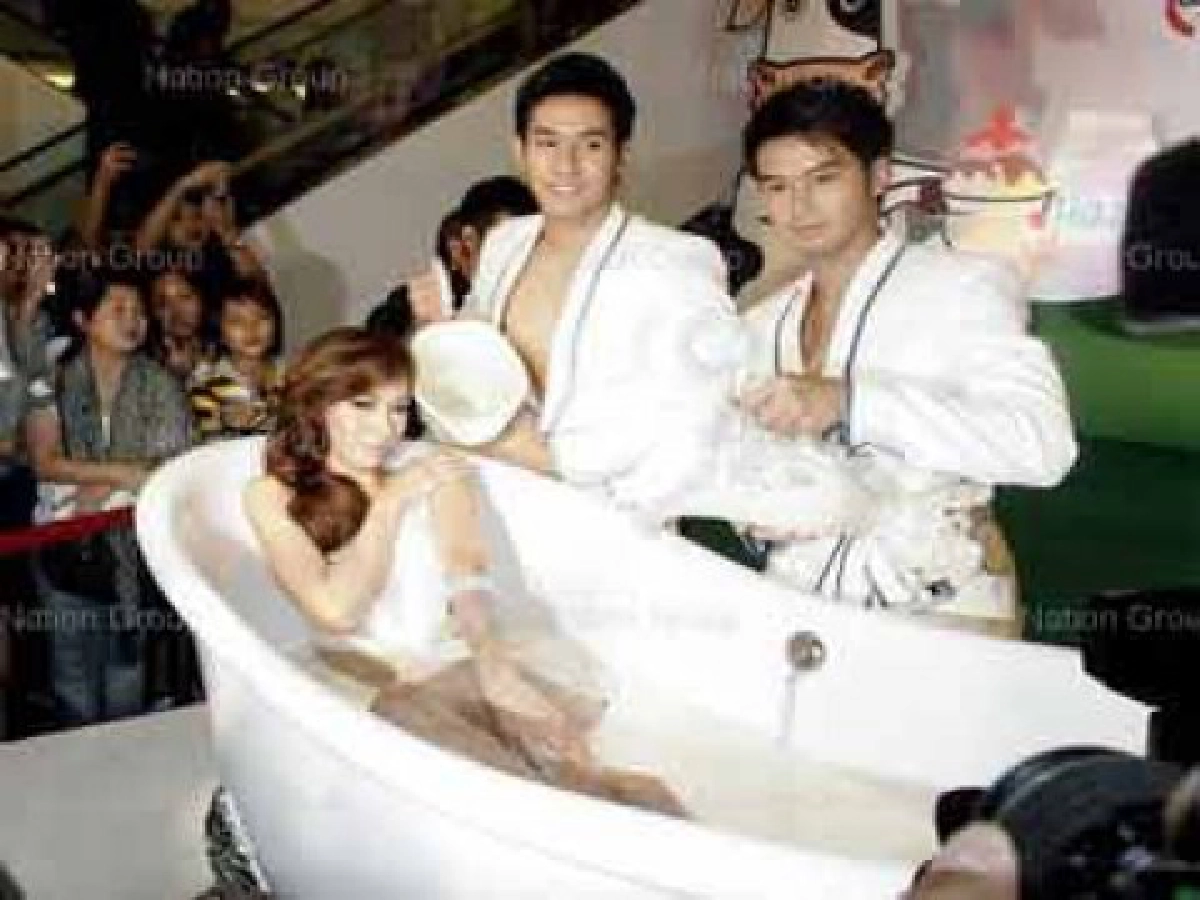 เพราะตัวเล็กหุ่นแห้งอ๊อฟไม่กล้าเปลือยอก เพราะตัวเล็กหุ่นแห้งอ๊อฟไม่กล้าเปลือยอก