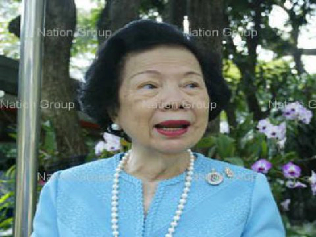 คุณหญิงอรศรี วังวิวัฒน์ แม่ดีเด่นประจำปี 2552 คุณหญิงอรศรี วังวิวัฒน์ แม่ดีเด่นประจำปี 2552