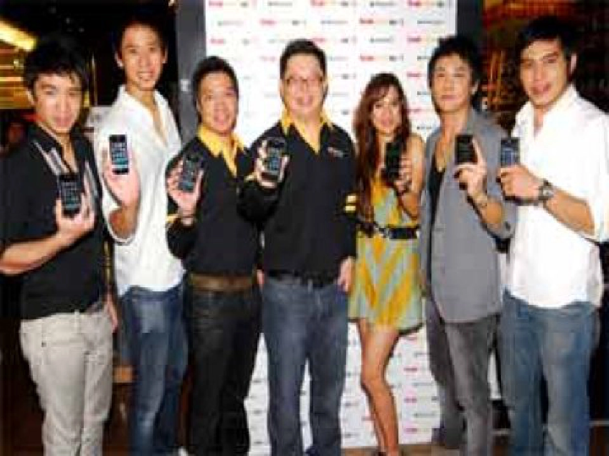 ทรูมูฟดึงดาราดังเปิดตัวTrueMove iPhone 3GS ทรูมูฟดึงดาราดังเปิดตัวTrueMove iPhone 3GS