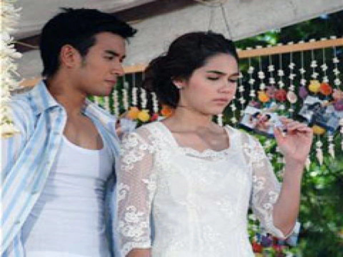 "ชมพู่" อินอ้อมกอด "เกรท"
ฉากแต่งส่งท้ายใน ไฟโชนแสง
"ชมพู่" อินอ้อมกอด "เกรท"
ฉากแต่งส่งท้ายใน ไฟโชนแสง