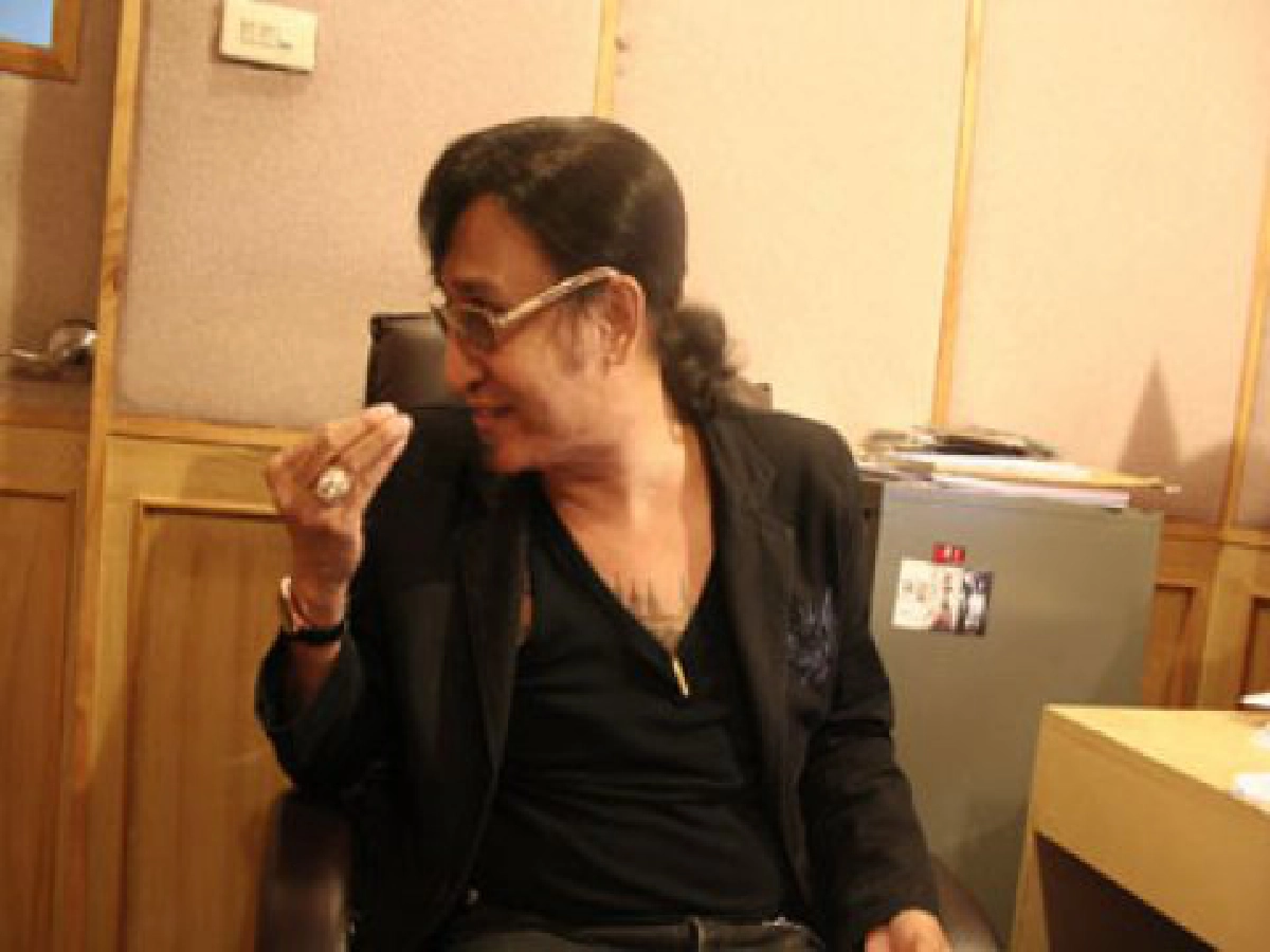 สายัณห์ สัญญาหวนทำเพลงเตรียมตั้งวงใหม่เดินสาย
สายัณห์ สัญญาหวนทำเพลงเตรียมตั้งวงใหม่เดินสาย