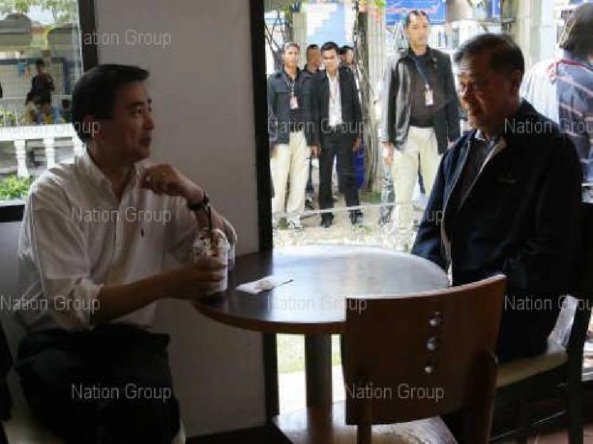"อภิสิทธิ์"ถก"ธานี"รับมือเสื้อแดง19ก.ย. "อภิสิทธิ์"ถก"ธานี"รับมือเสื้อแดง19ก.ย.