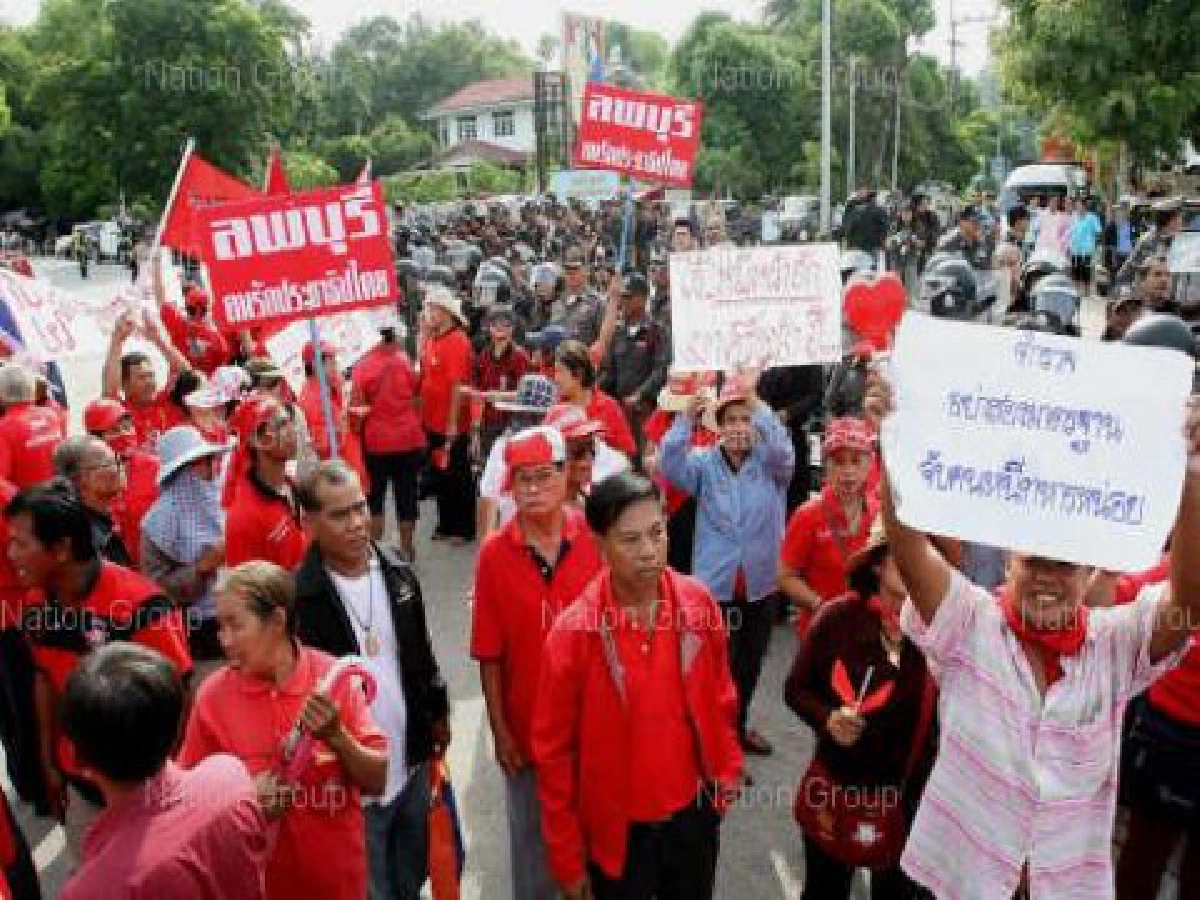 ลี-นางมาผวา!แดงปาถุงปฏิกูลไล่มาร์ค