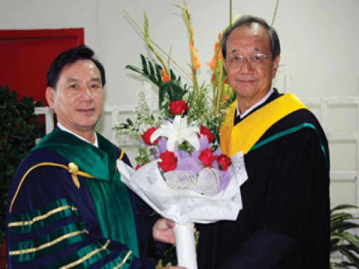 "เอนก ลิ่มศรีวิไล"
คนไทยหนึ่งเดียวผลิตพ่อ-แม่พันธุ์ปาล์ม
"เอนก ลิ่มศรีวิไล"
คนไทยหนึ่งเดียวผลิตพ่อ-แม่พันธุ์ปาล์ม