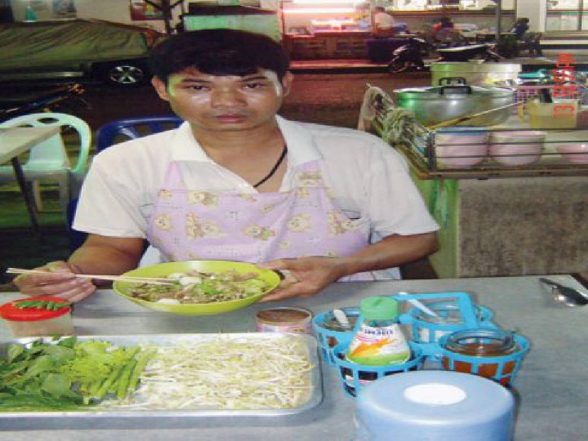 เซ้งที่ขายก๋วยเตี๋ยวเนื้อตุ๋นพริกไทยดำ
สูตรพิเศษกินกับกะปิ-พริกสดย่าง

