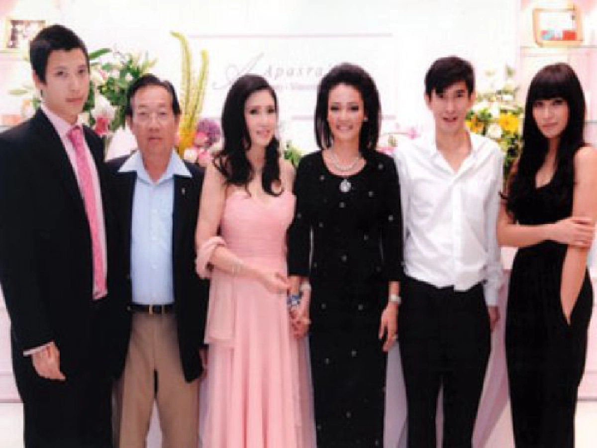 เสิร์ฟข่าวเม้าท์แตก (พฤหัสบดีที่ 17 ก.ย.52)
เสิร์ฟข่าวเม้าท์แตก (พฤหัสบดีที่ 17 ก.ย.52)