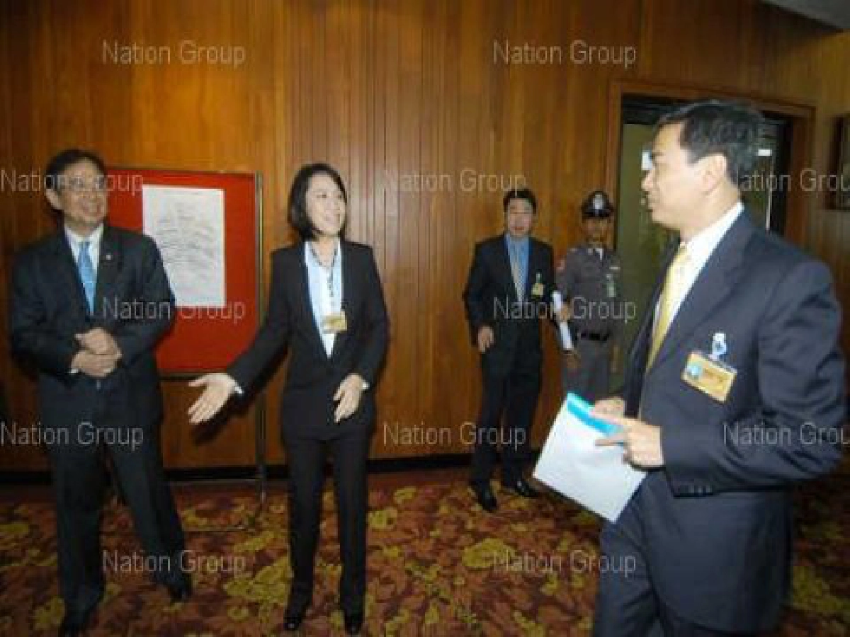 พรทิวาหิ้ว"ยรรยง"ดักพบ"อภิสิทธิ์"