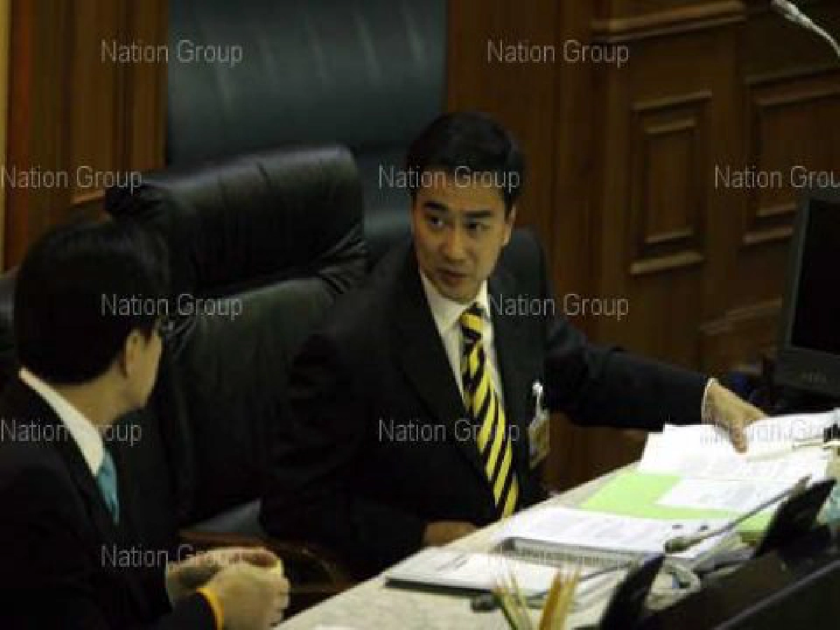 'มาร์ค'ยันรัฐบาลพร้อมแก้รัฐธรรมนูญ 'มาร์ค'ยันรัฐบาลพร้อมแก้รัฐธรรมนูญ