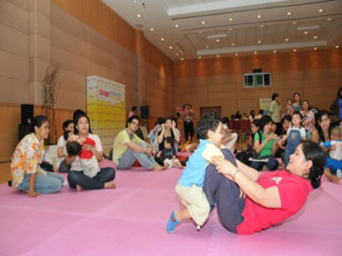 แอโรบิกลูกน้อยสานสัมพันธ์พ่อแม่ลูก แอโรบิกลูกน้อยสานสัมพันธ์พ่อแม่ลูก