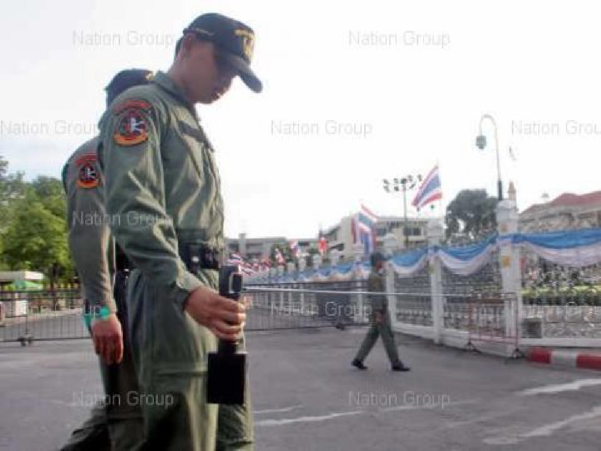 ตร.-ทหารตรึงกำลังเข้มรอบทำเนียบรบ. ตร.-ทหารตรึงกำลังเข้มรอบทำเนียบรบ.