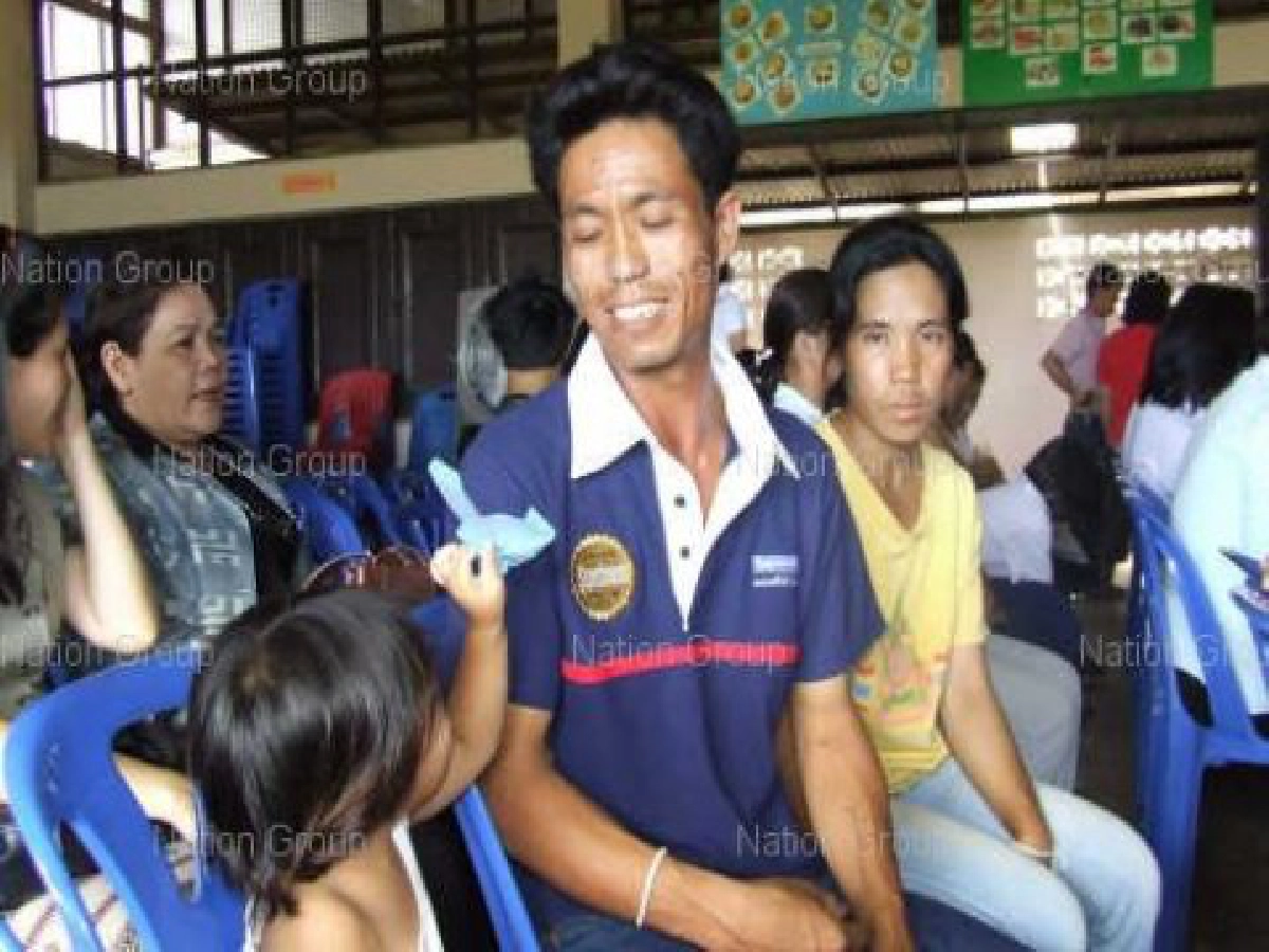 น้องหม่องได้ที่3แข่งพับเครื่องบินประเภทบุคคล น้องหม่องได้ที่3แข่งพับเครื่องบินประเภทบุคคล