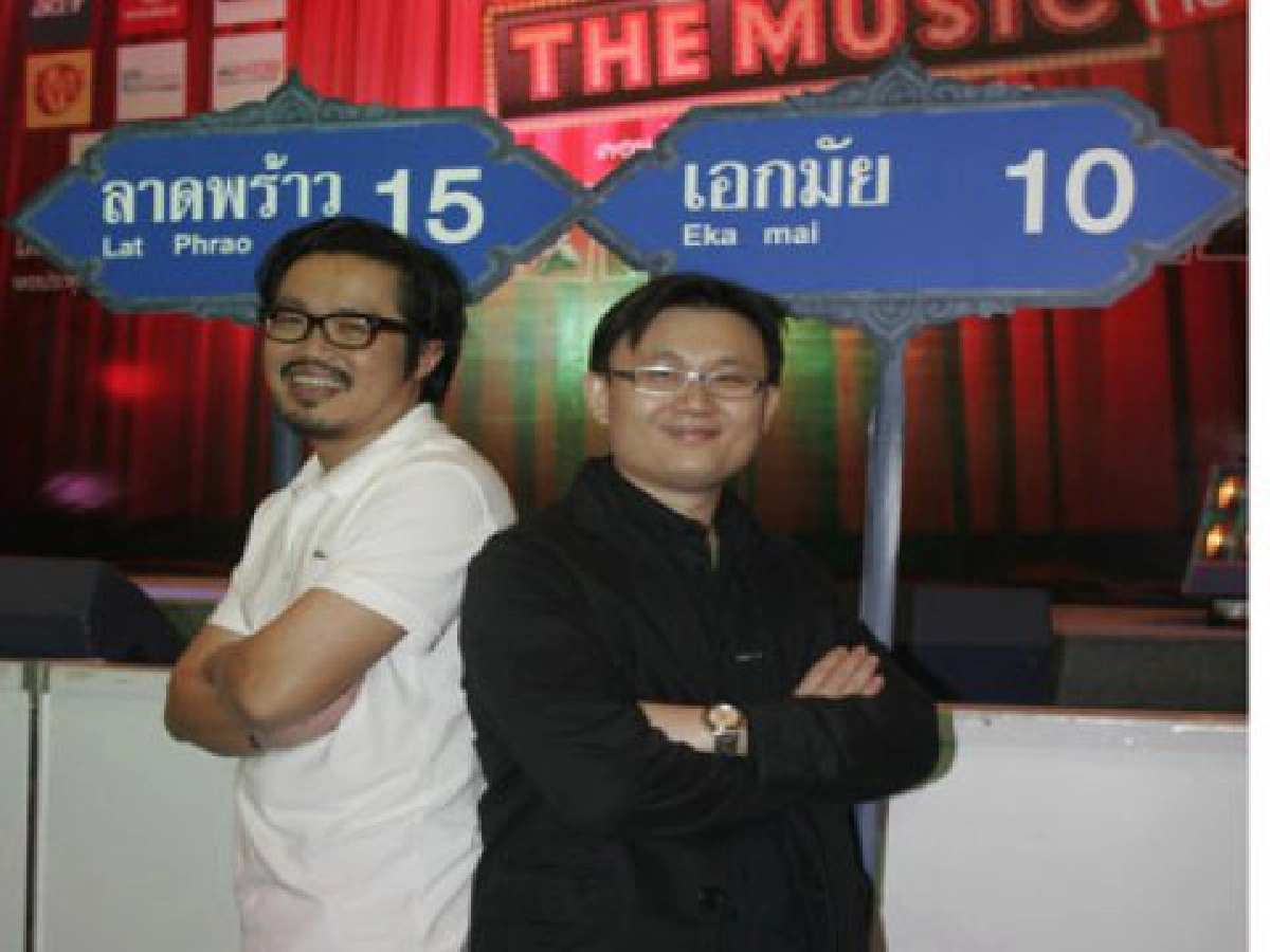 อาร์เอส ดึง สมอลล์รูม
ยกศิลปินต่างขั้วประชันทีเด็ด
อาร์เอส ดึง สมอลล์รูม
ยกศิลปินต่างขั้วประชันทีเด็ด