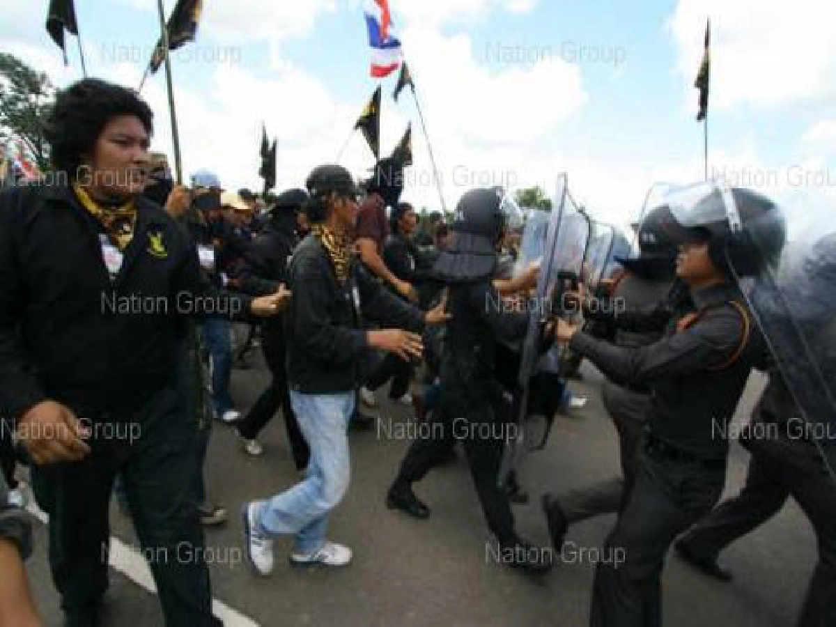 "ประวิตร"เสียใจเหตุพธม.ปะทะชาวศรีสะเกษ "ประวิตร"เสียใจเหตุพธม.ปะทะชาวศรีสะเกษ