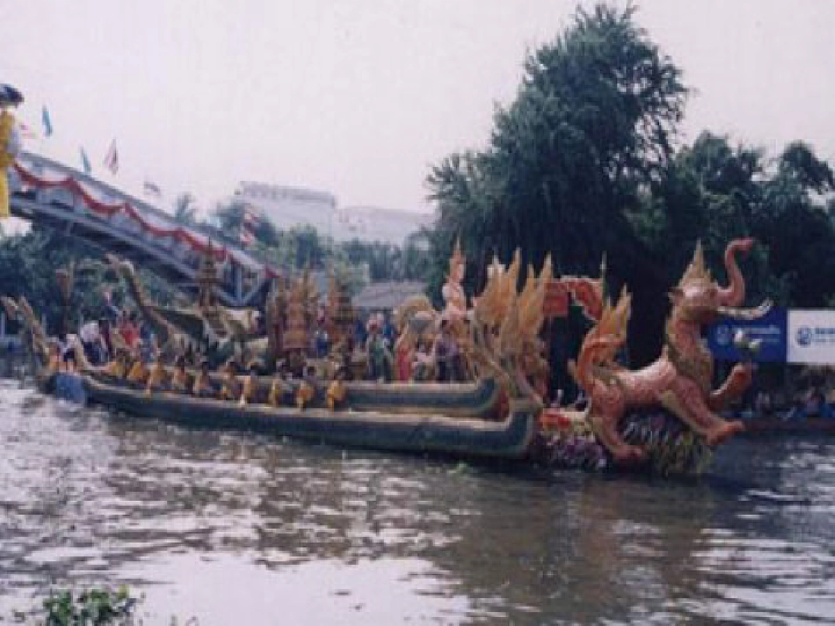 ร่วมประเพณี "รับบัว" แห่องค์หลวงพ่อโต
ชมตลาดน้ำบางพลี-ประกวดหนุ่มสาวรับบัว
ร่วมประเพณี "รับบัว" แห่องค์หลวงพ่อโต
ชมตลาดน้ำบางพลี-ประกวดหนุ่มสาวรับบัว