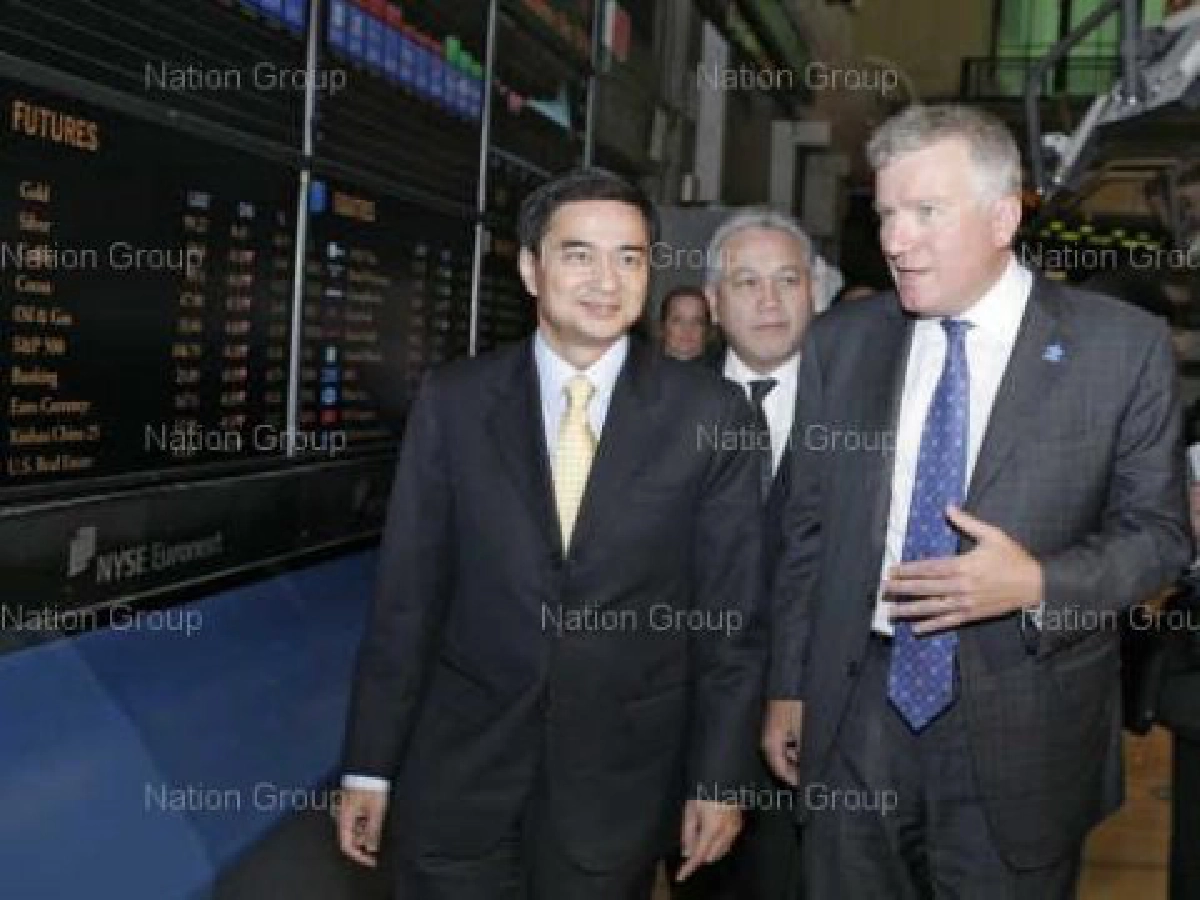 "มาร์ค"ยันถลับไทยปัญหาผบ.ตร.จบ  